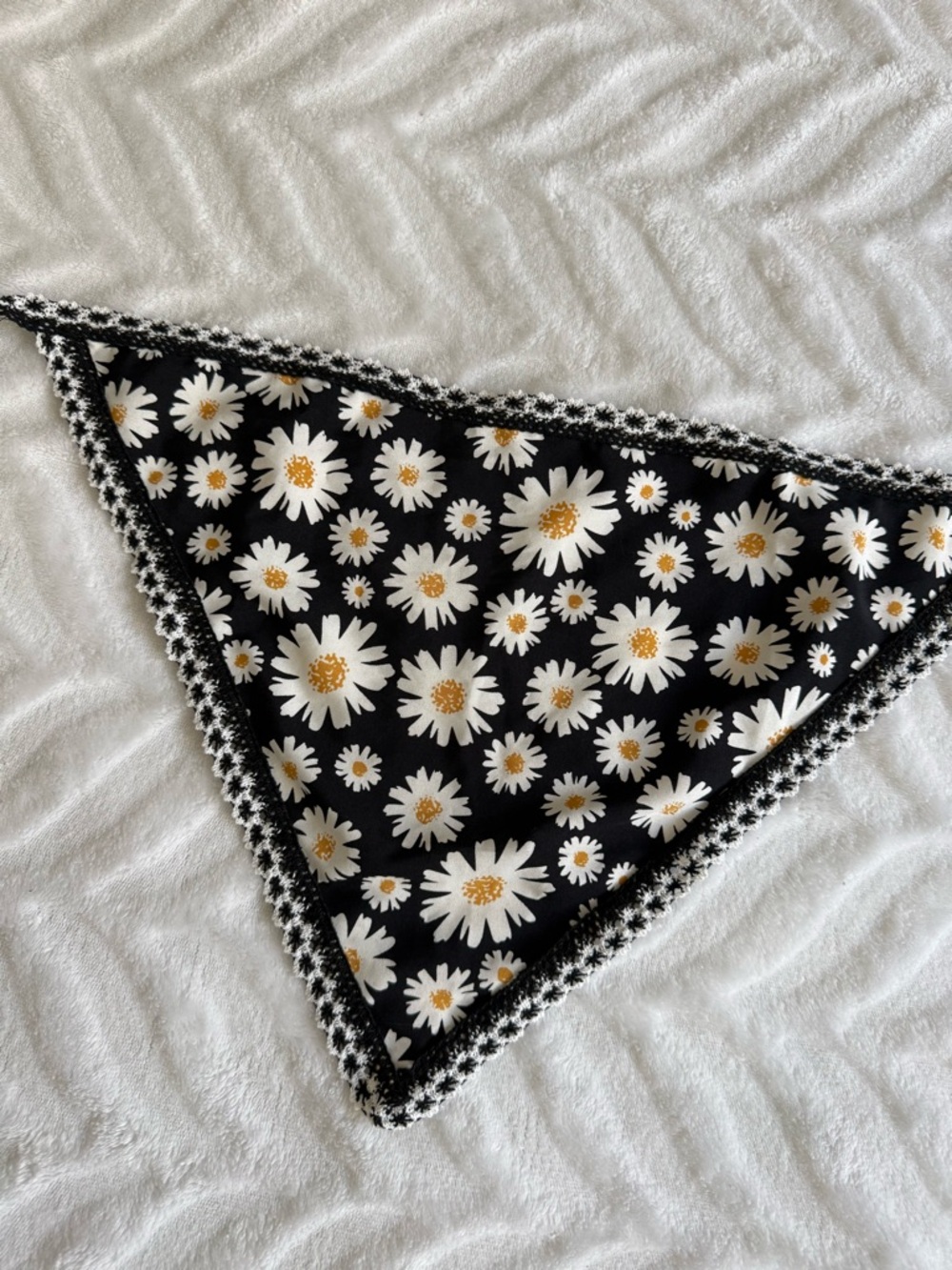 Daisy Print Black Triangle Bandana Scarf - Picture 2 of 2